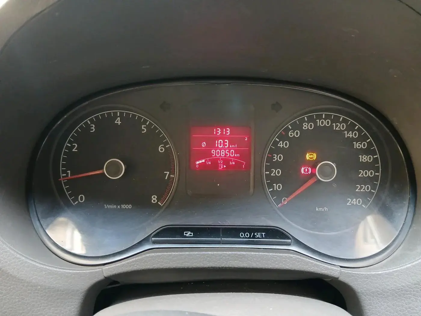 2011 Volkswagen Vento HIGHLINE 1.6 MPI, Petrol, Manual, 90,850 km, interior