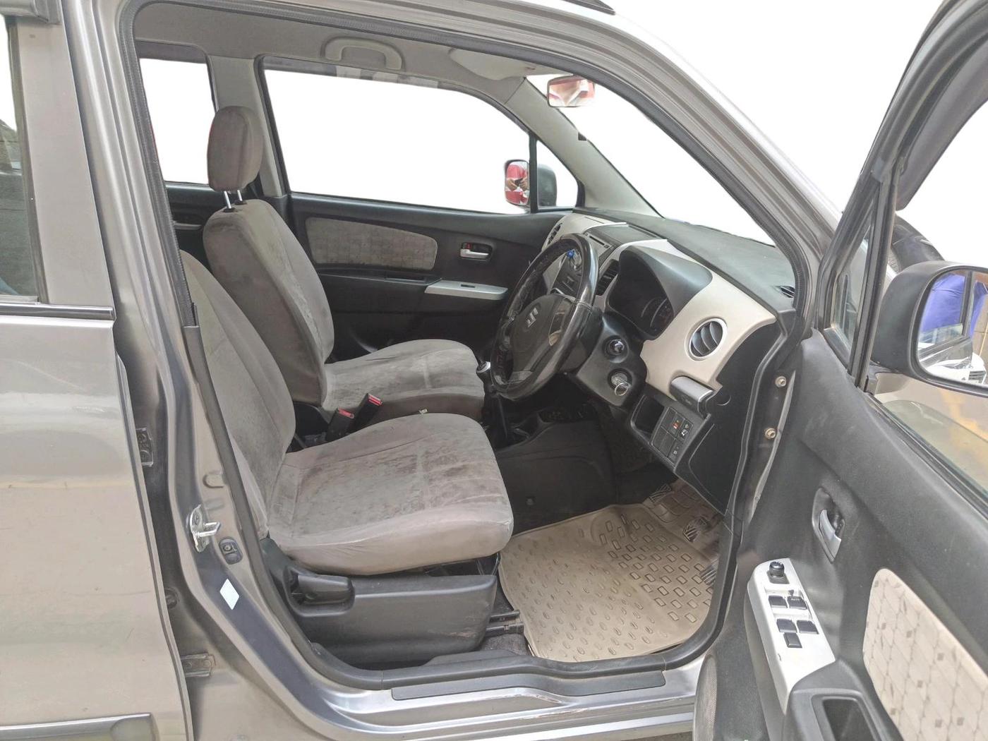 2013 Maruti Wagon R 1.0 VXI, Petrol, Manual, 1,03,737 km, interior