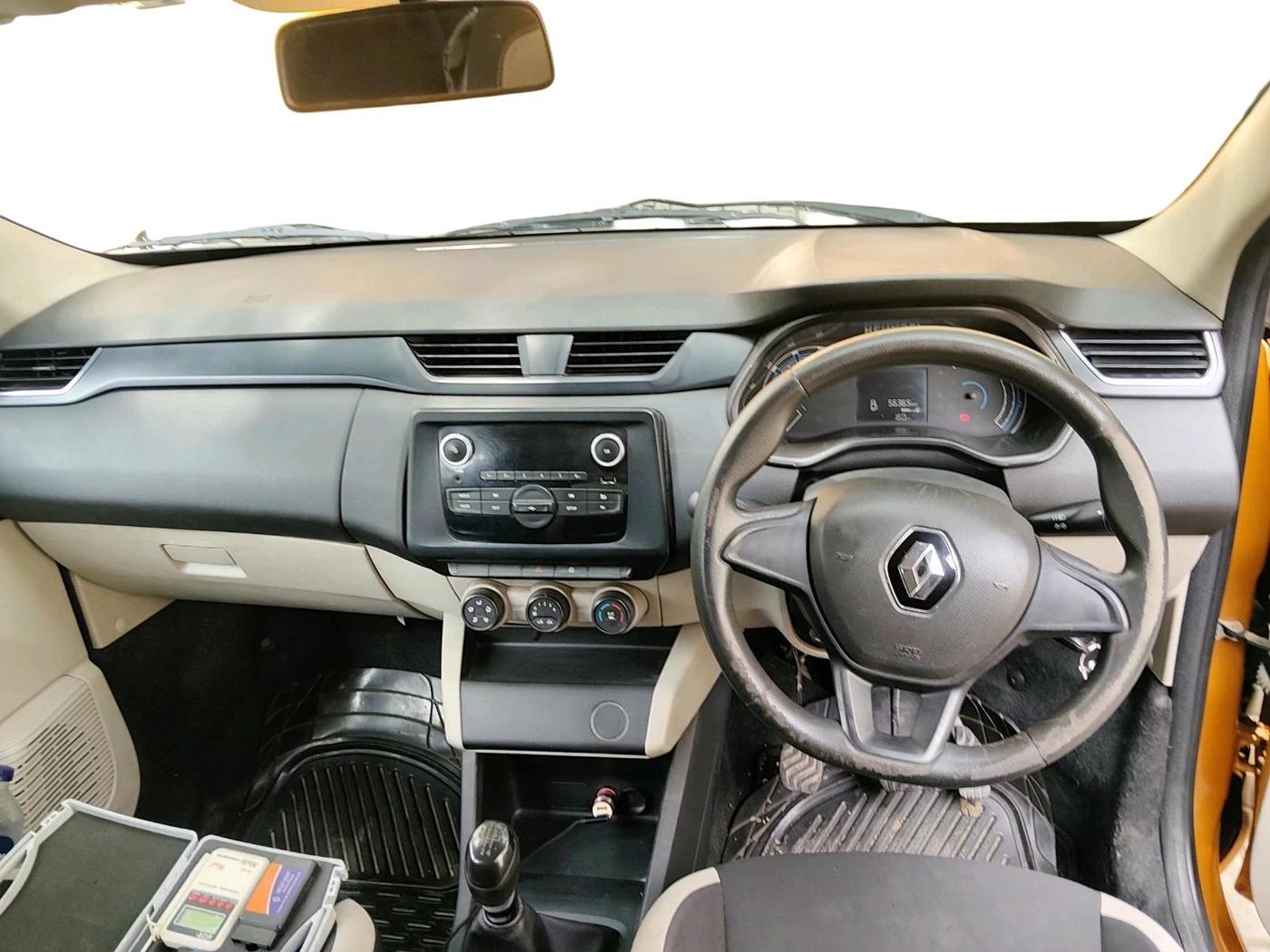 2022 Renault TRIBER RXL MT, Petrol, Manual, 56,366 km, interior