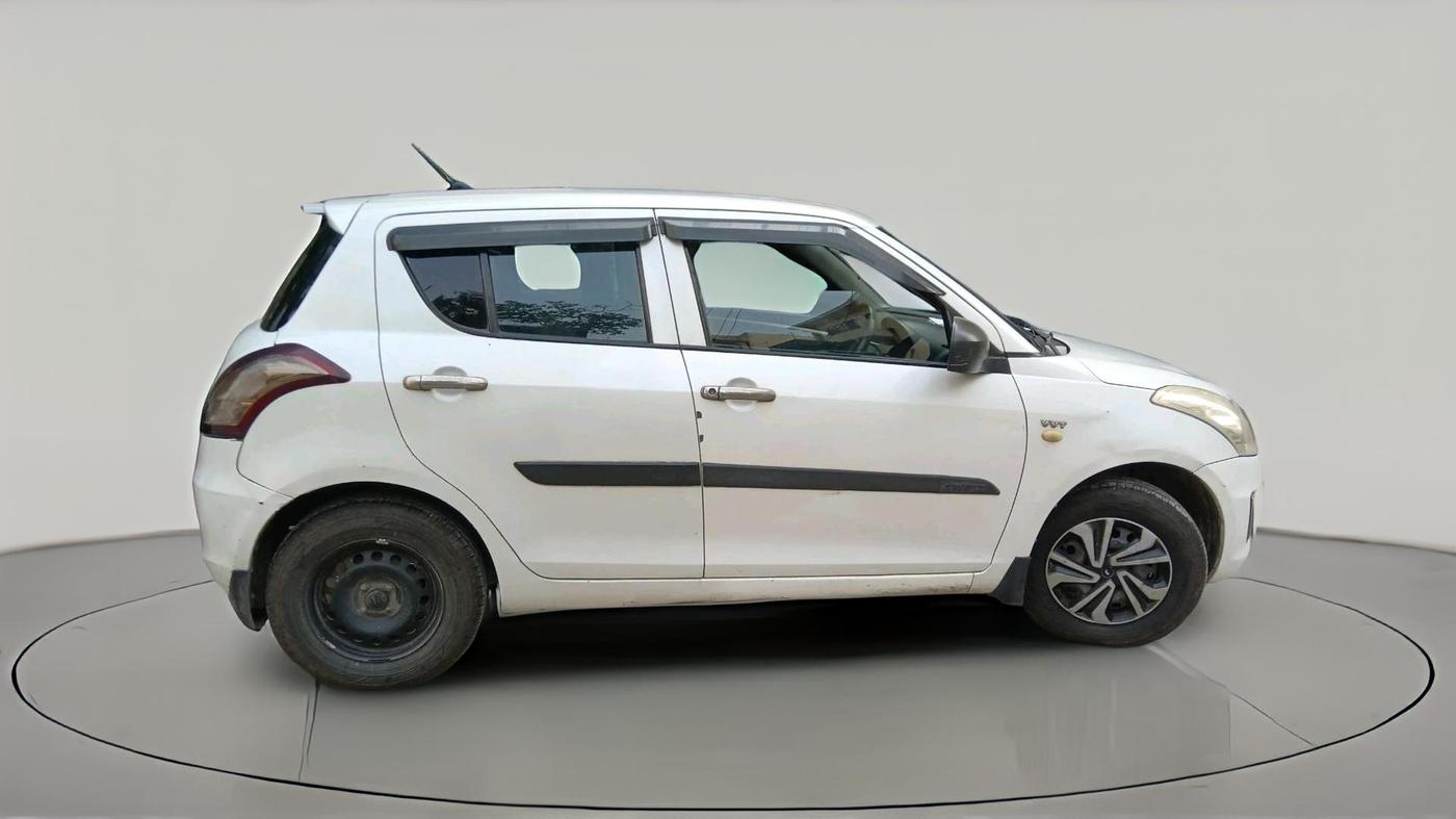 2015 Maruti Swift LXI (O), CNG, Manual, 1,44,673 km, exterior