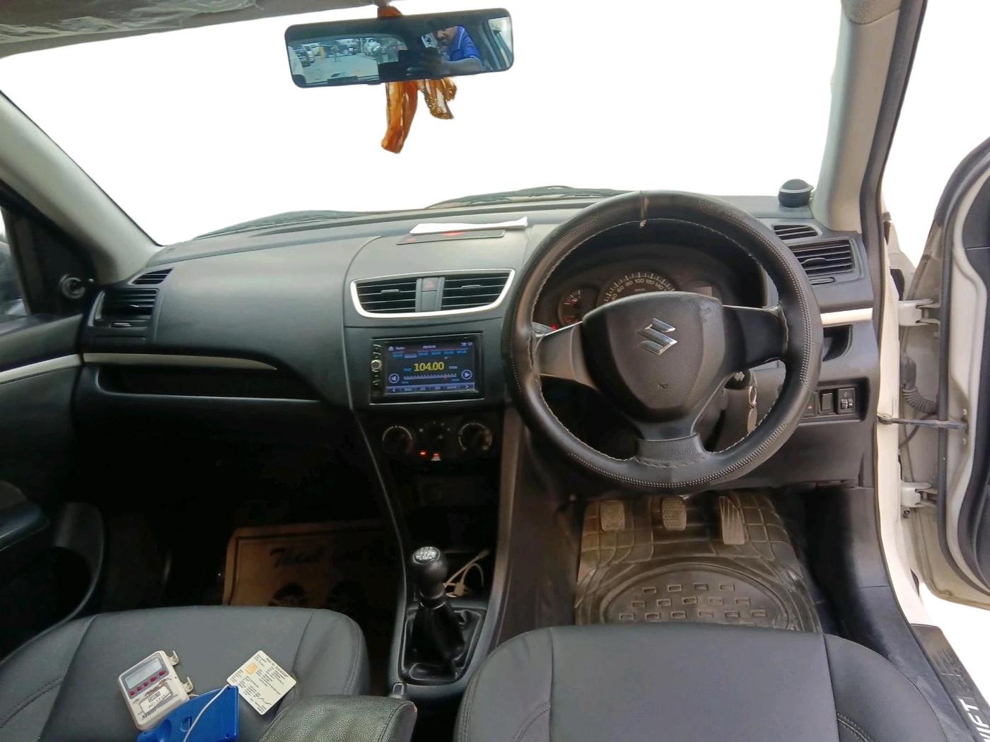 2015 Maruti Swift LXI (O), CNG, Manual, 1,44,673 km, interior