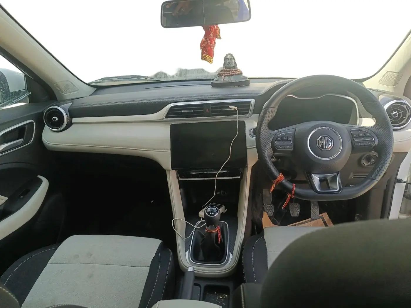 2024 MG ASTOR Select 1.5 MT (Ivory), Petrol, Manual, 6,520 km, interior