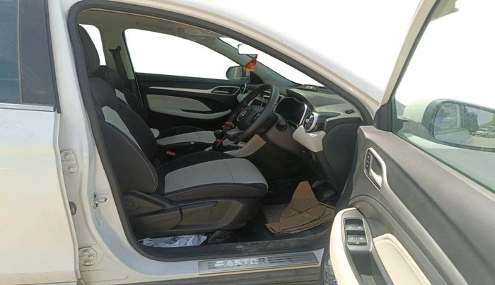 2024 MG ASTOR Select 1.5 MT (Ivory), Petrol, Manual, 6,520 km, interior