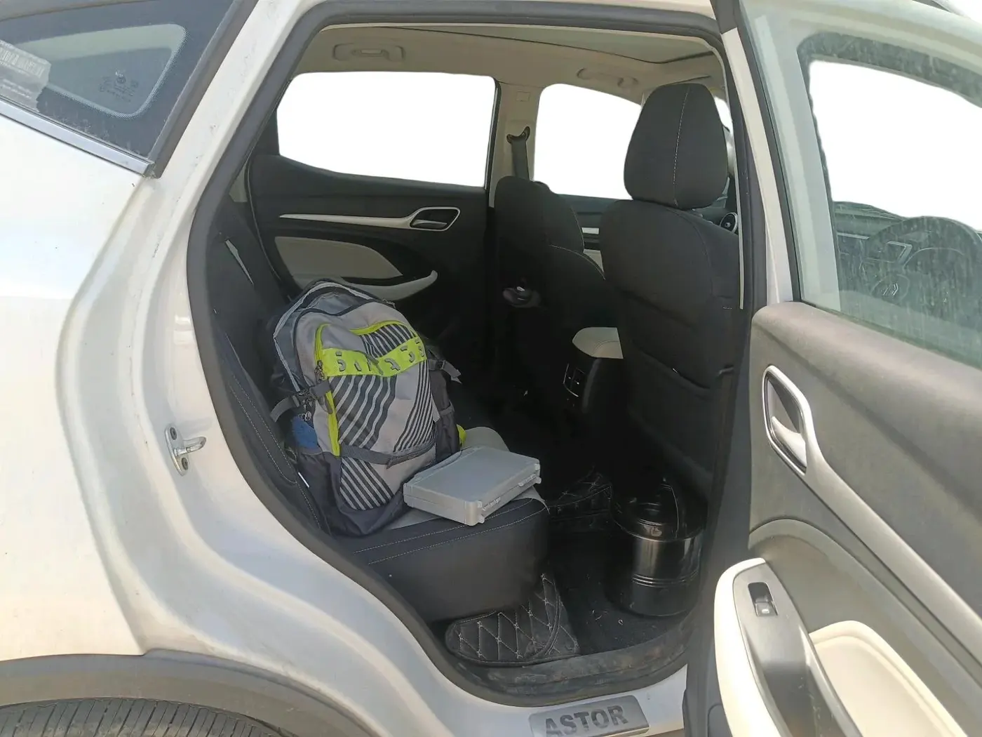 2024 MG ASTOR Select 1.5 MT (Ivory), Petrol, Manual, 6,520 km, interior