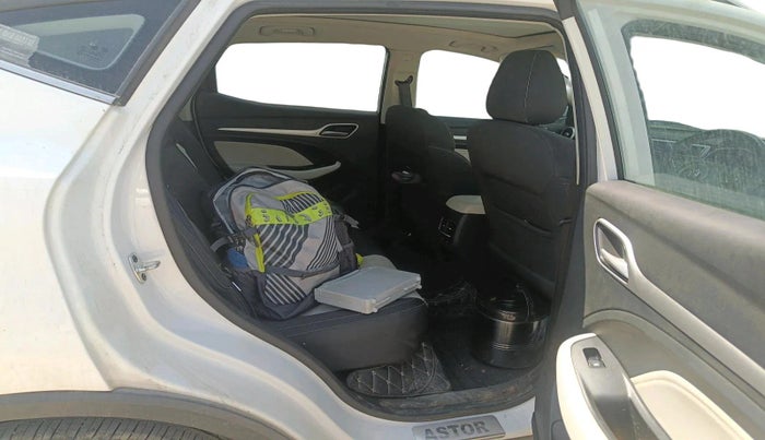 2024 MG ASTOR Select 1.5 MT (Ivory), Petrol, Manual, 6,520 km, interior