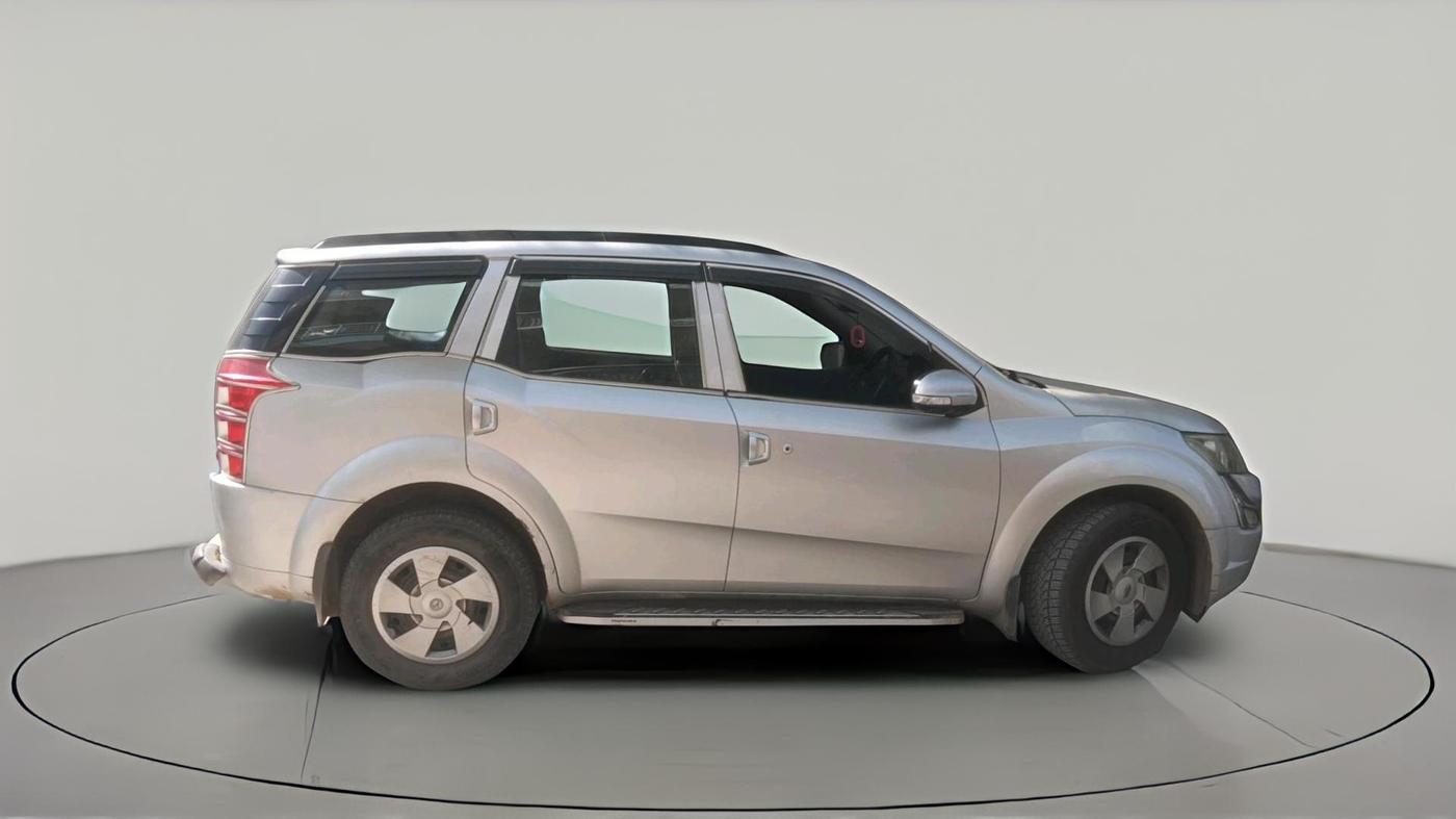 2017 Mahindra XUV500 W4 1.99, Diesel, Manual, 1,00,492 km, exterior