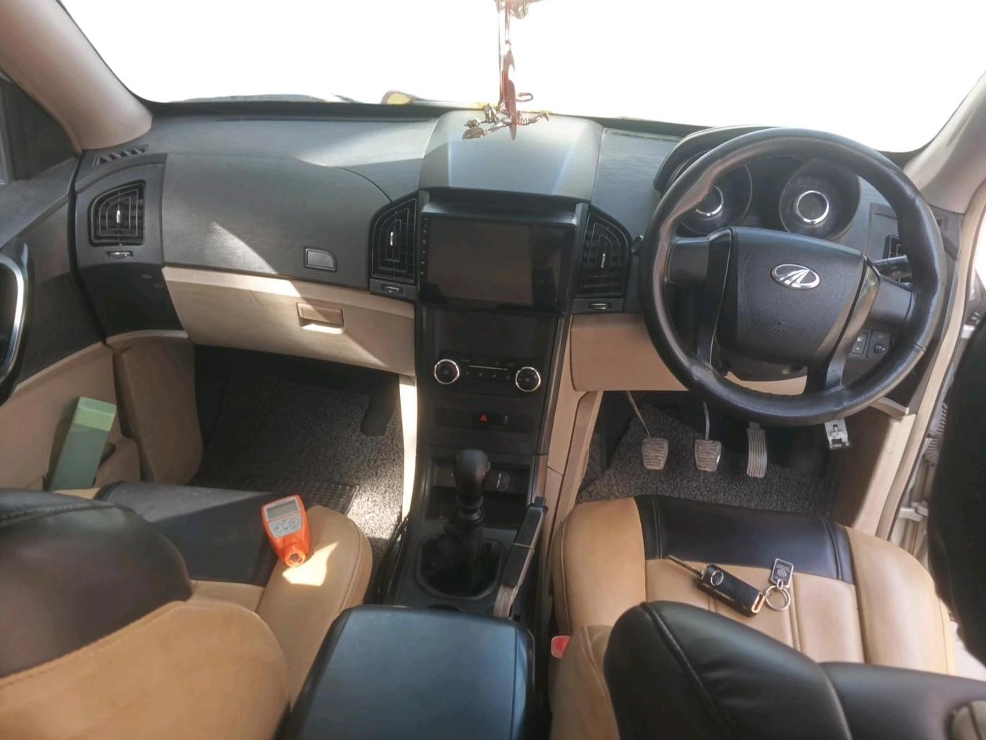 2017 Mahindra XUV500 W4 1.99, Diesel, Manual, 1,00,492 km, interior
