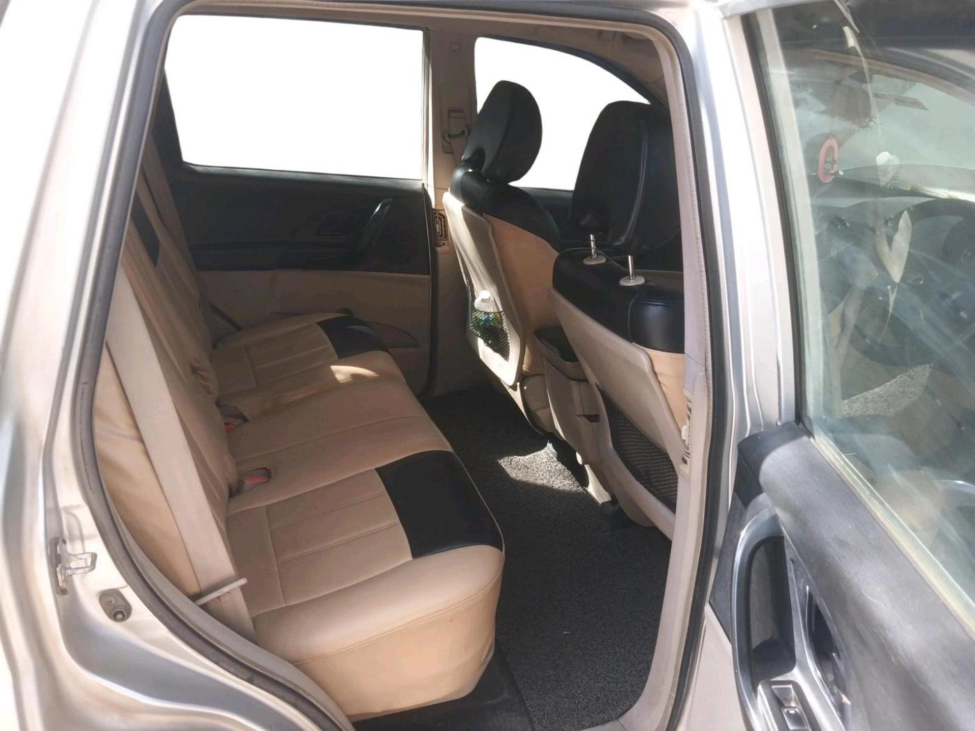 2017 Mahindra XUV500 W4 1.99, Diesel, Manual, 1,00,492 km, interior