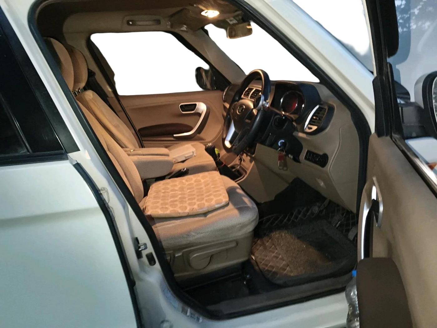 2017 Mahindra TUV300 T8, Diesel, Manual, 81,950 km, interior