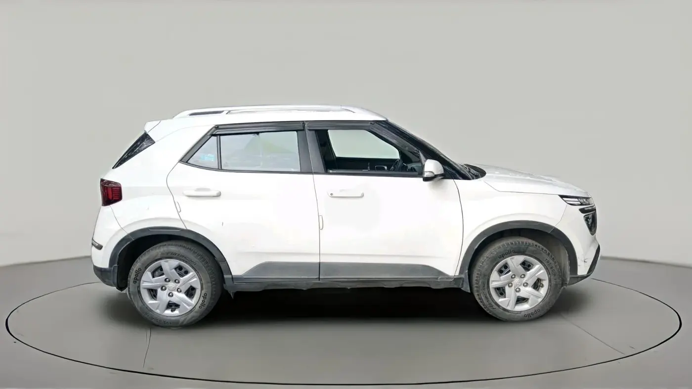 2022 Hyundai VENUE S+ 1.2, Petrol, Manual, 32,000 km, exterior