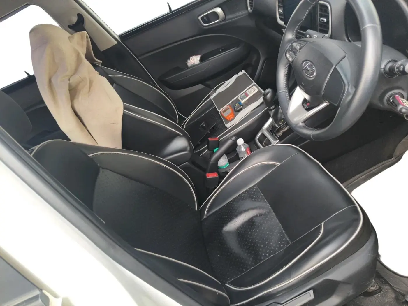 2022 Hyundai VENUE S+ 1.2, Petrol, Manual, 32,000 km, interior