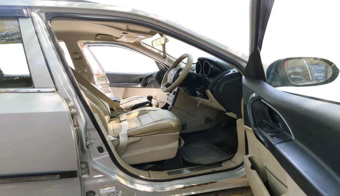 2017 Mahindra XUV500 W4 1.99, Diesel, Manual, 64,994 km, interior