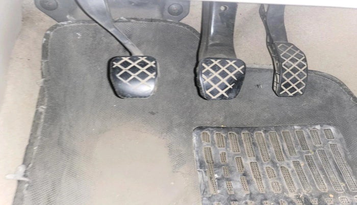 2011 Volkswagen Vento COMFORTLINE 1.6, Petrol, Manual, 1,65,591 km, interior