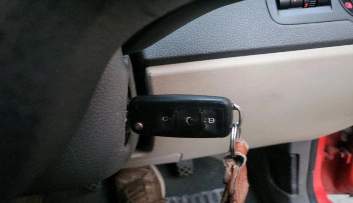 2011 Volkswagen Vento COMFORTLINE 1.6, Petrol, Manual, 1,65,591 km, interior