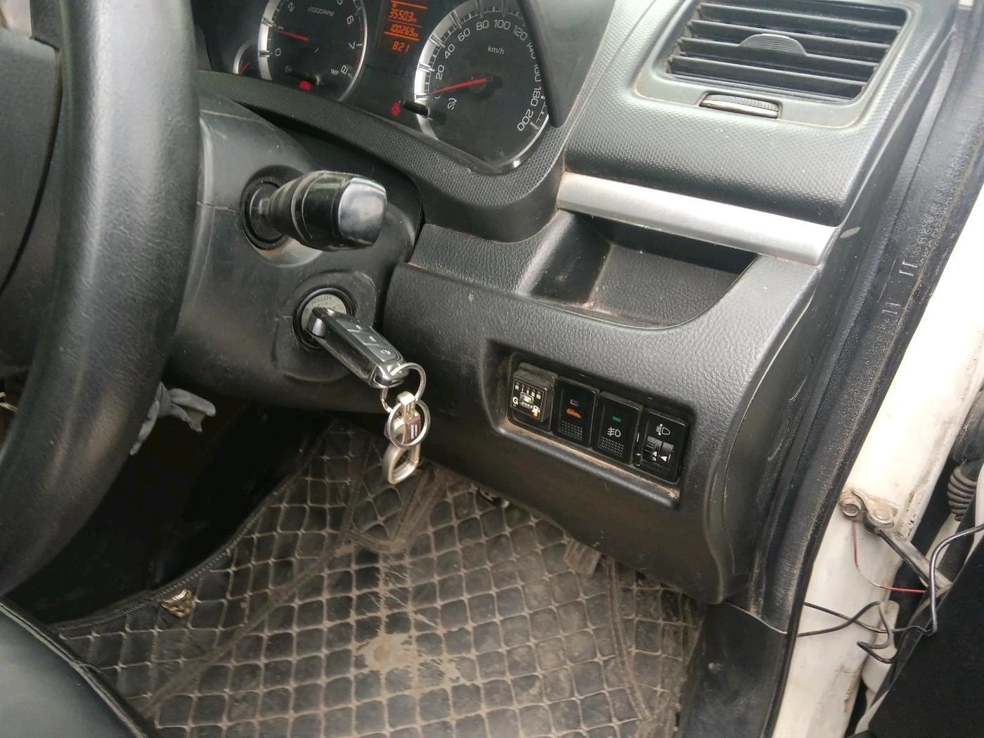 2014 Maruti Swift VXI, CNG, Manual, 1,00,269 km, interior