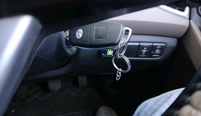 2019 Hyundai Creta EX 1.6 PETROL, CNG, Manual, 1,03,843 km, interior