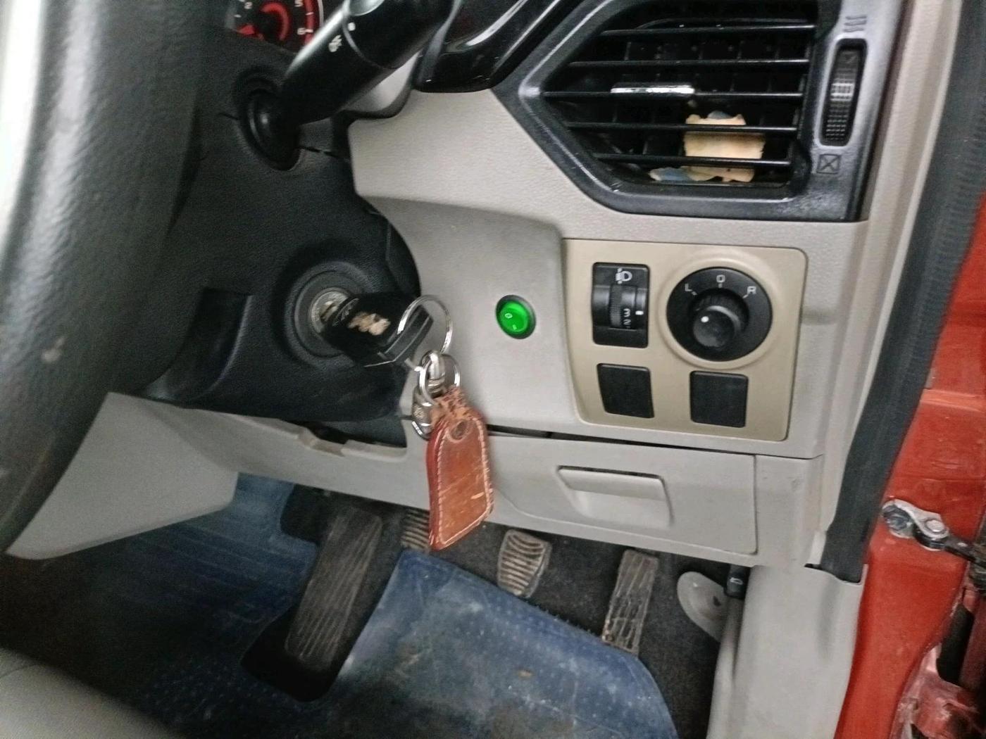 2017 Mahindra Kuv100 K6 PLUS 6 STR, Petrol, Manual, 40,278 km, interior