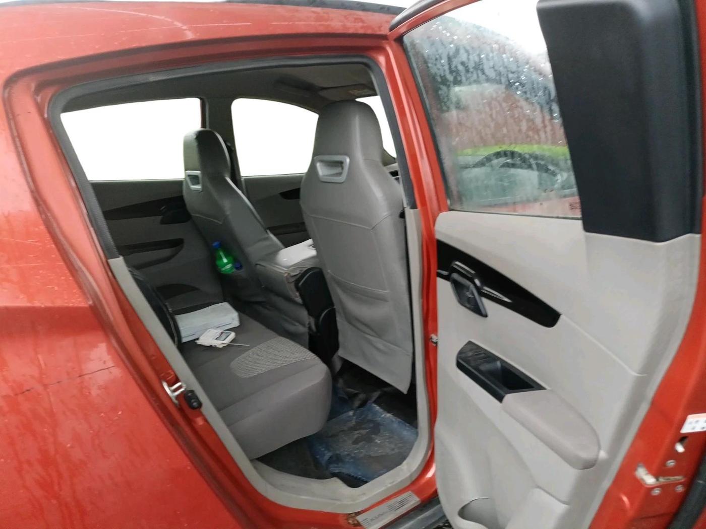 2017 Mahindra Kuv100 K6 PLUS 6 STR, Petrol, Manual, 40,278 km, interior
