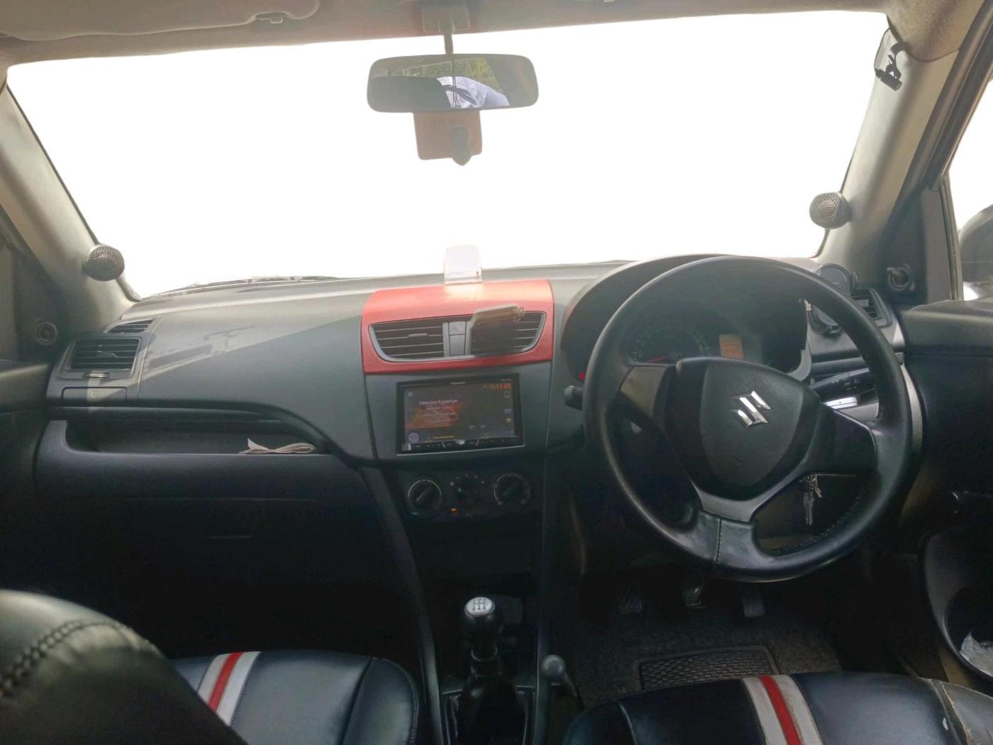 2011 Maruti Swift LXI, Petrol, Manual, 1,29,633 km, interior