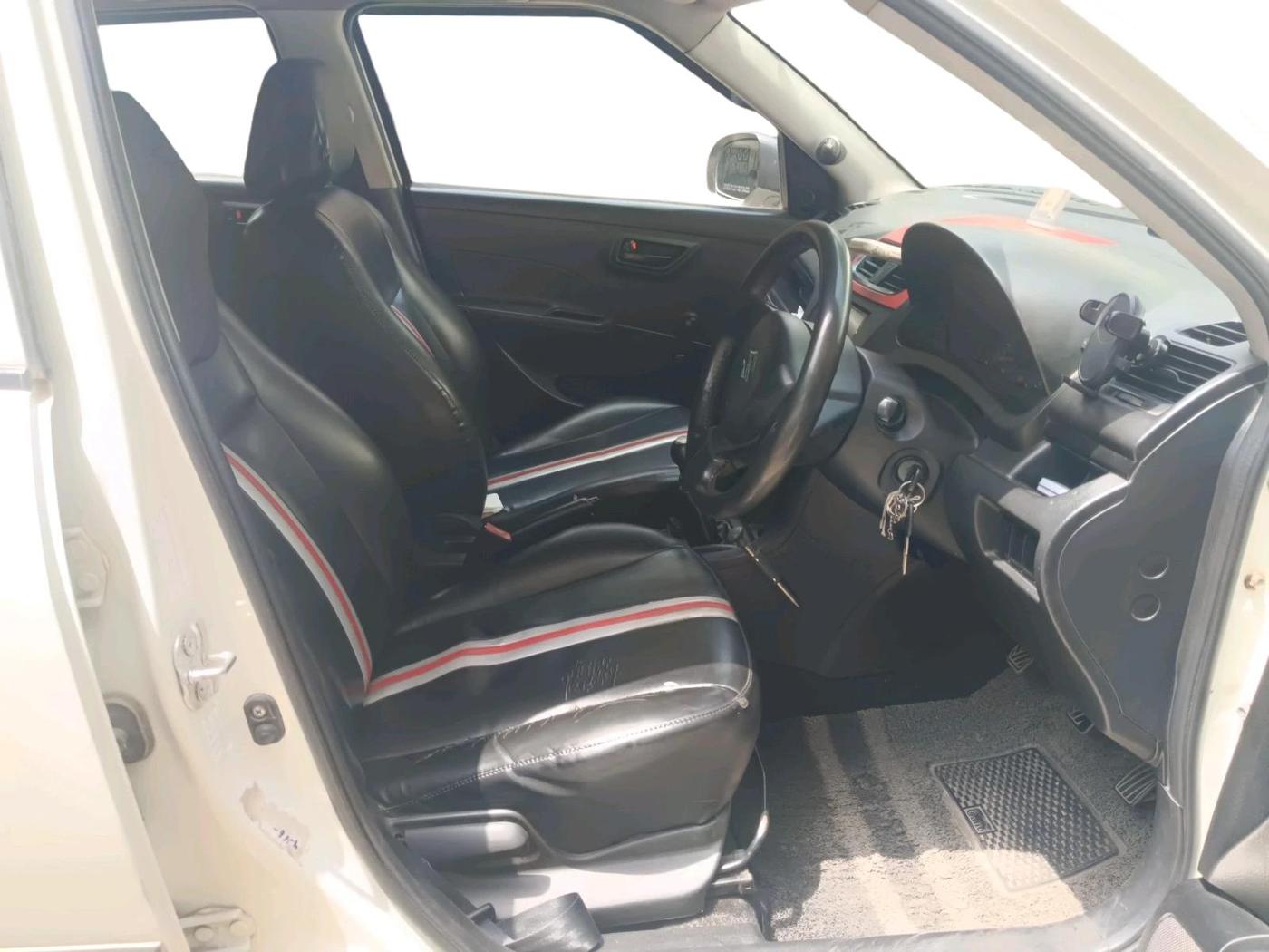 2011 Maruti Swift LXI, Petrol, Manual, 1,29,633 km, interior
