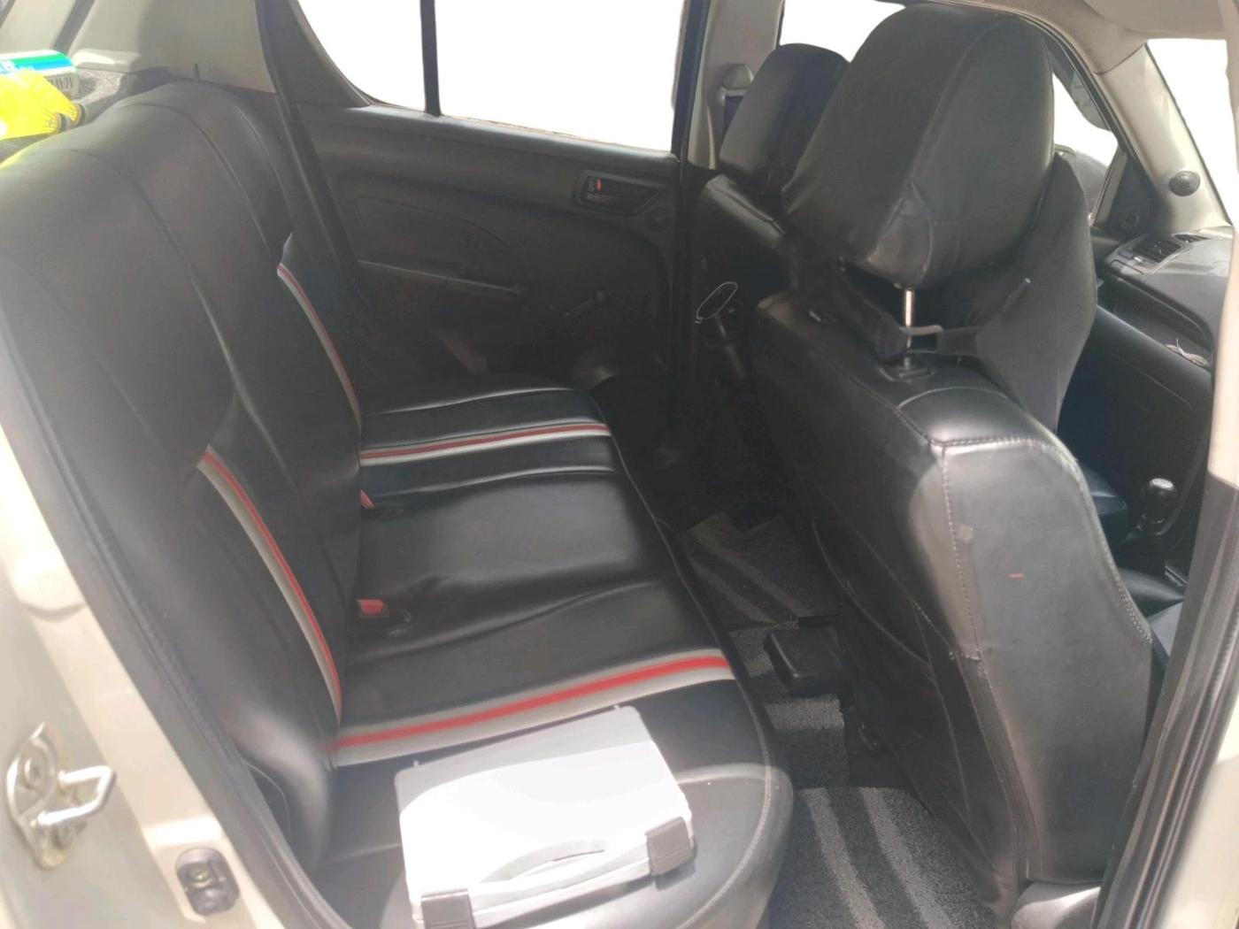 2011 Maruti Swift LXI, Petrol, Manual, 1,29,633 km, interior