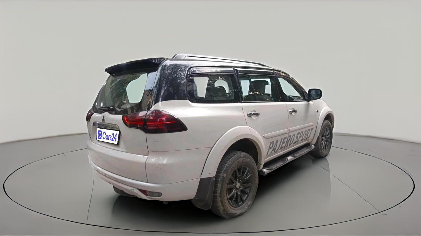 2017 Mitsubishi Pajero Sport 2.5 AT 4X2, Diesel, Automatic, 1,22,117 km, exterior