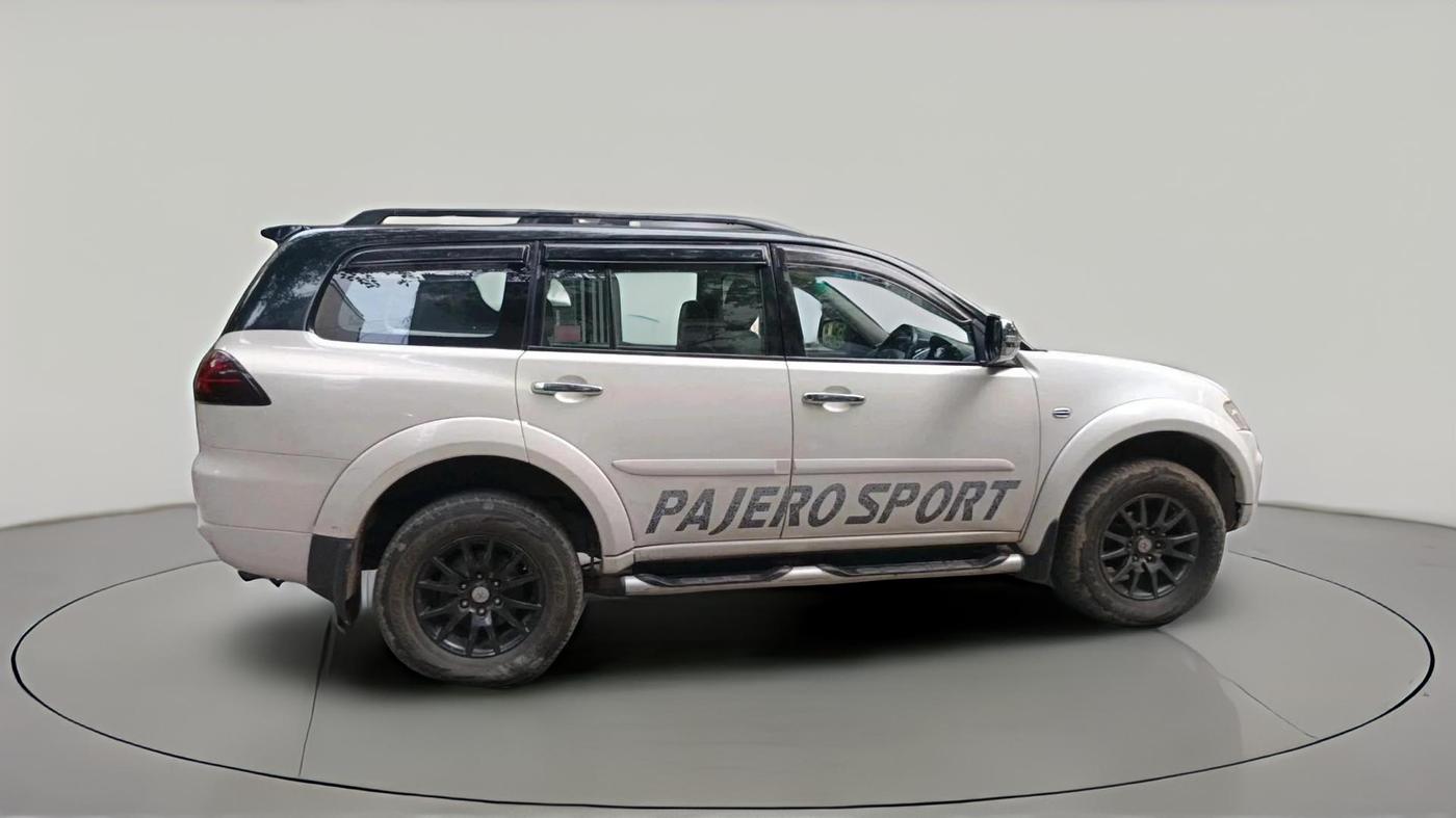 2017 Mitsubishi Pajero Sport 2.5 AT 4X2, Diesel, Automatic, 1,22,117 km, exterior