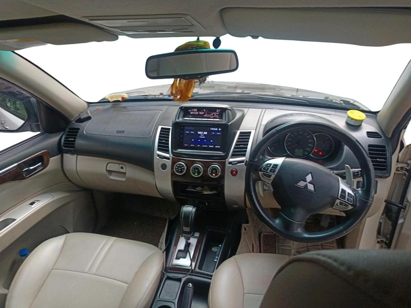 2017 Mitsubishi Pajero Sport 2.5 AT 4X2, Diesel, Automatic, 1,22,117 km, interior