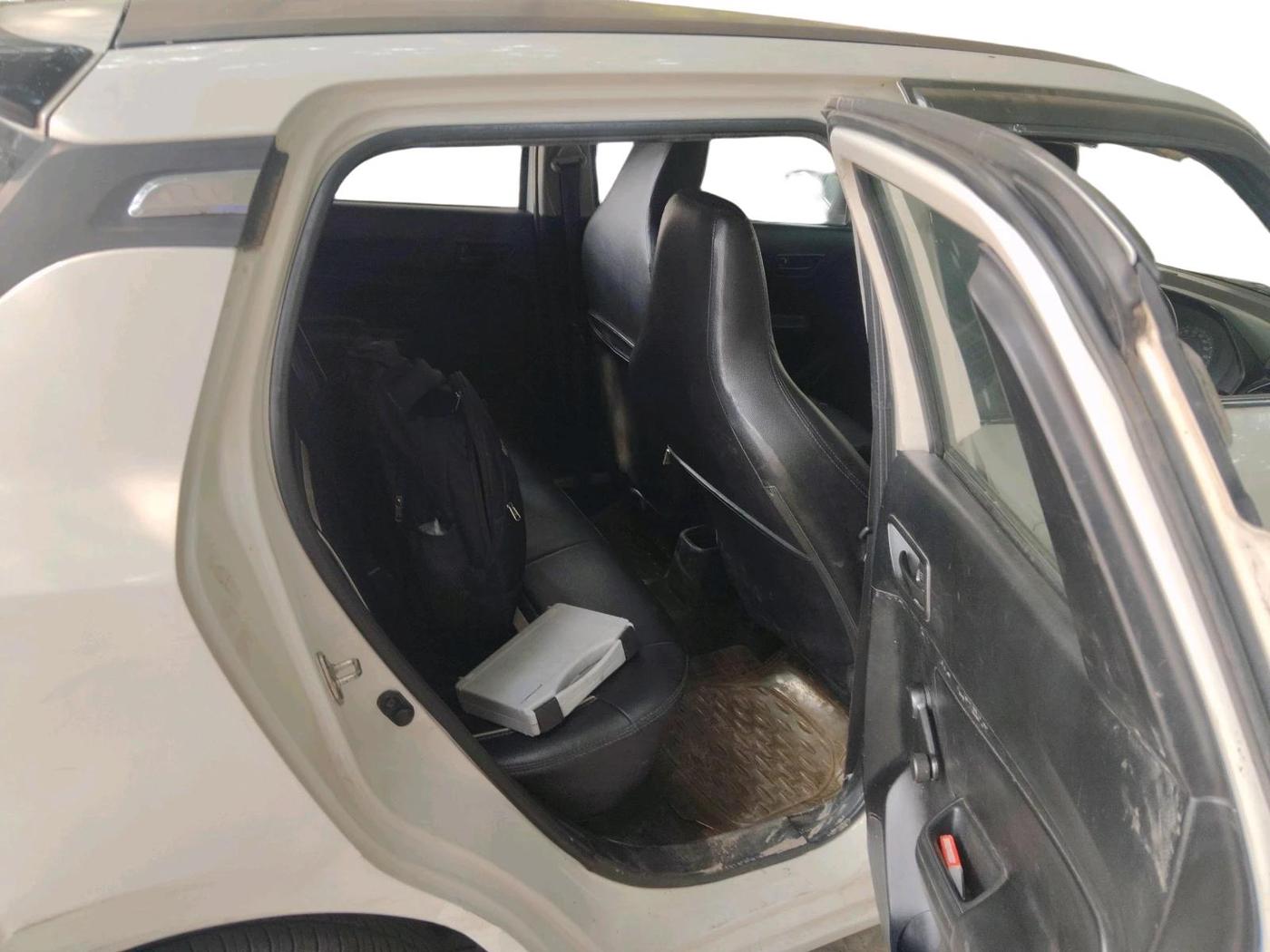 2018 Maruti Swift LXI, CNG, Manual, 86,048 km, interior