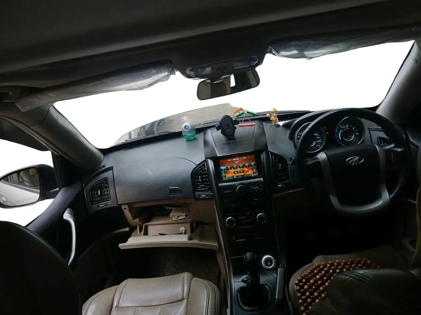 2016 Mahindra XUV500 W10, Diesel, Manual, 77,556 km, interior
