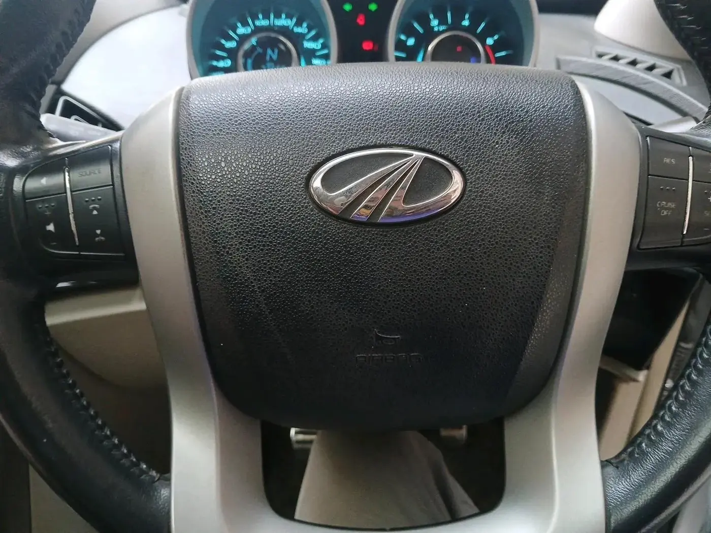 2016 Mahindra XUV500 W10, Diesel, Manual, 77,556 km, interior