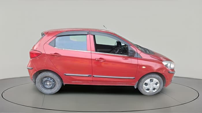 2017 Tata Tiago XT PETROL, Petrol, Manual, 1,37,592 km, exterior