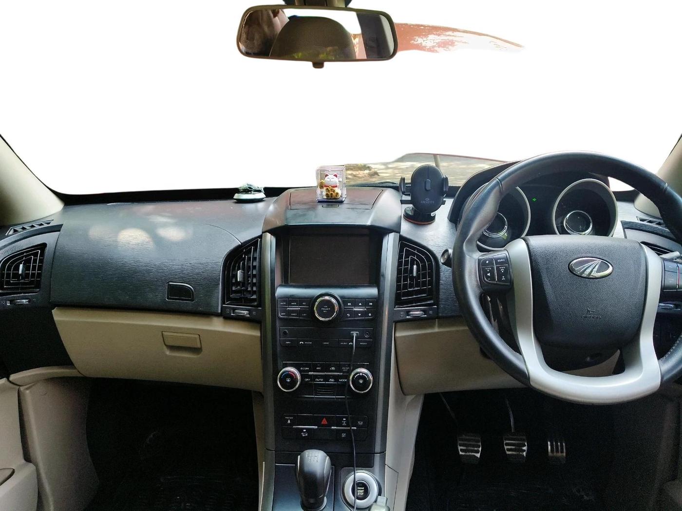 2016 Mahindra XUV500 W10, Diesel, Manual, 61,539 km, interior