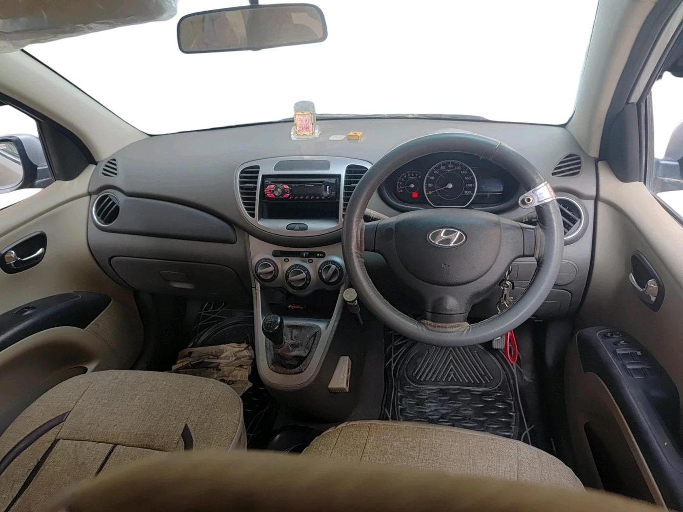 2012 Hyundai i10 MAGNA 1.2, Petrol, Manual, 38,000 km, interior