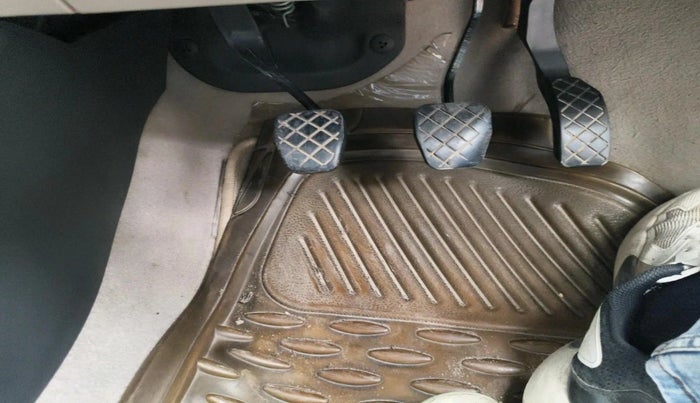 2013 Volkswagen Polo COMFORTLINE 1.2L PETROL, Petrol, Manual, 1,29,078 km, interior