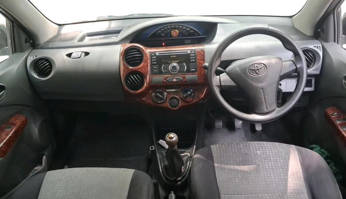 2013 Toyota Etios Liva G, Petrol, Manual, 1,08,448 km, interior
