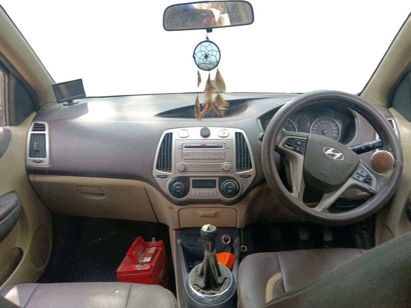 2011 Hyundai i20 SPORTZ 1.2, CNG, Manual, 88,513 km, interior