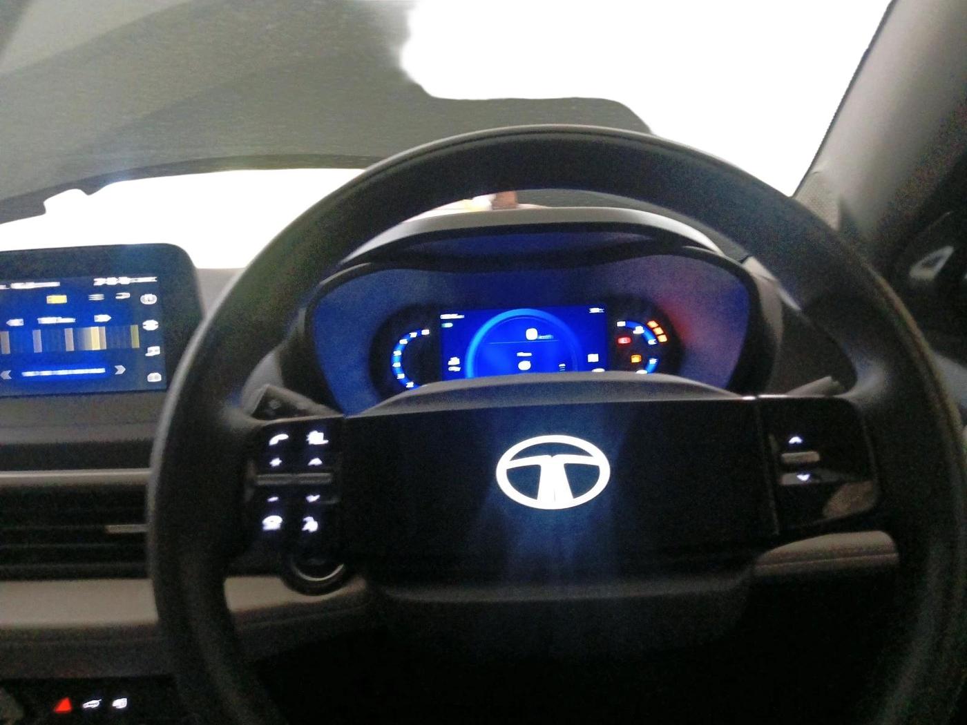 2024 Tata NEXON CREATIVE  AMT 1.2 PETROL, Petrol, Automatic, 28,591 km, interior