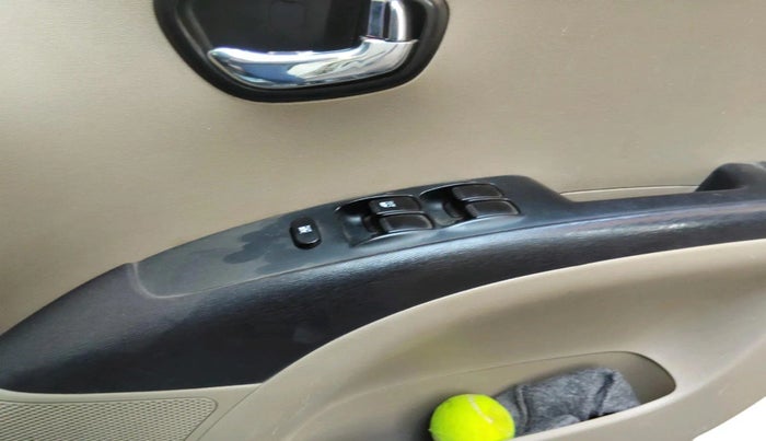 2012 Hyundai i10 MAGNA 1.1, Petrol, Manual, 86,970 km, interior