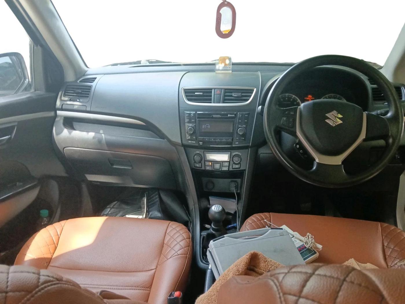 2015 Maruti Swift ZXI, Petrol, Manual, 1,36,129 km, interior