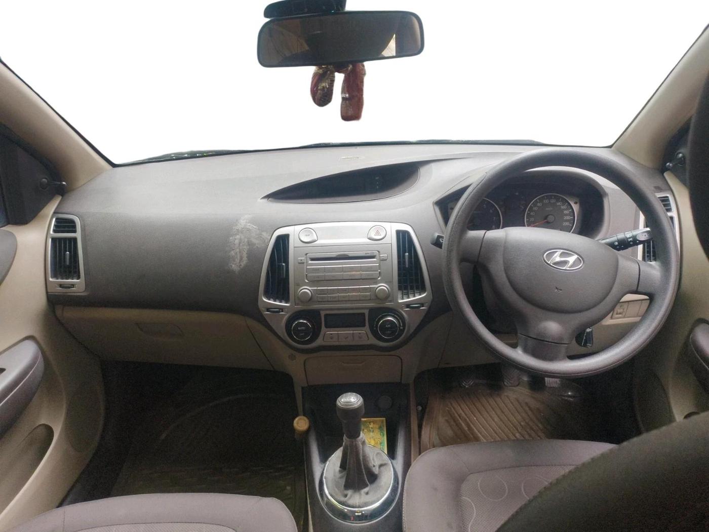2011 Hyundai i20 MAGNA 1.2, Petrol, Manual, 27,758 km, interior