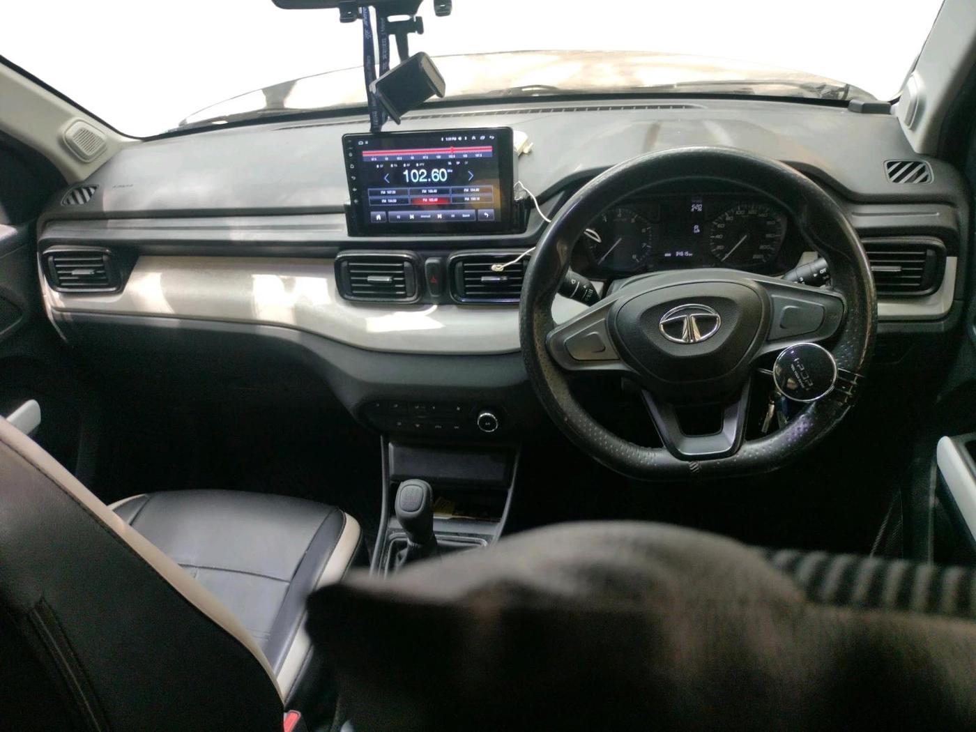 2023 Tata PUNCH PURE MT, CNG, Manual, 34,615 km, interior