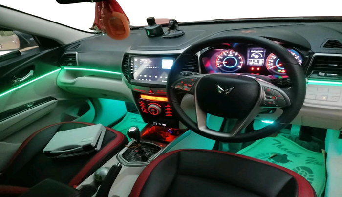 2023 Mahindra XUV300 W8 (O) 1.2 PETROL AMT, Petrol, Automatic, 15,820 km, interior