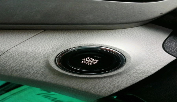 2023 Mahindra XUV300 W8 (O) 1.2 PETROL AMT, Petrol, Automatic, 15,820 km, interior