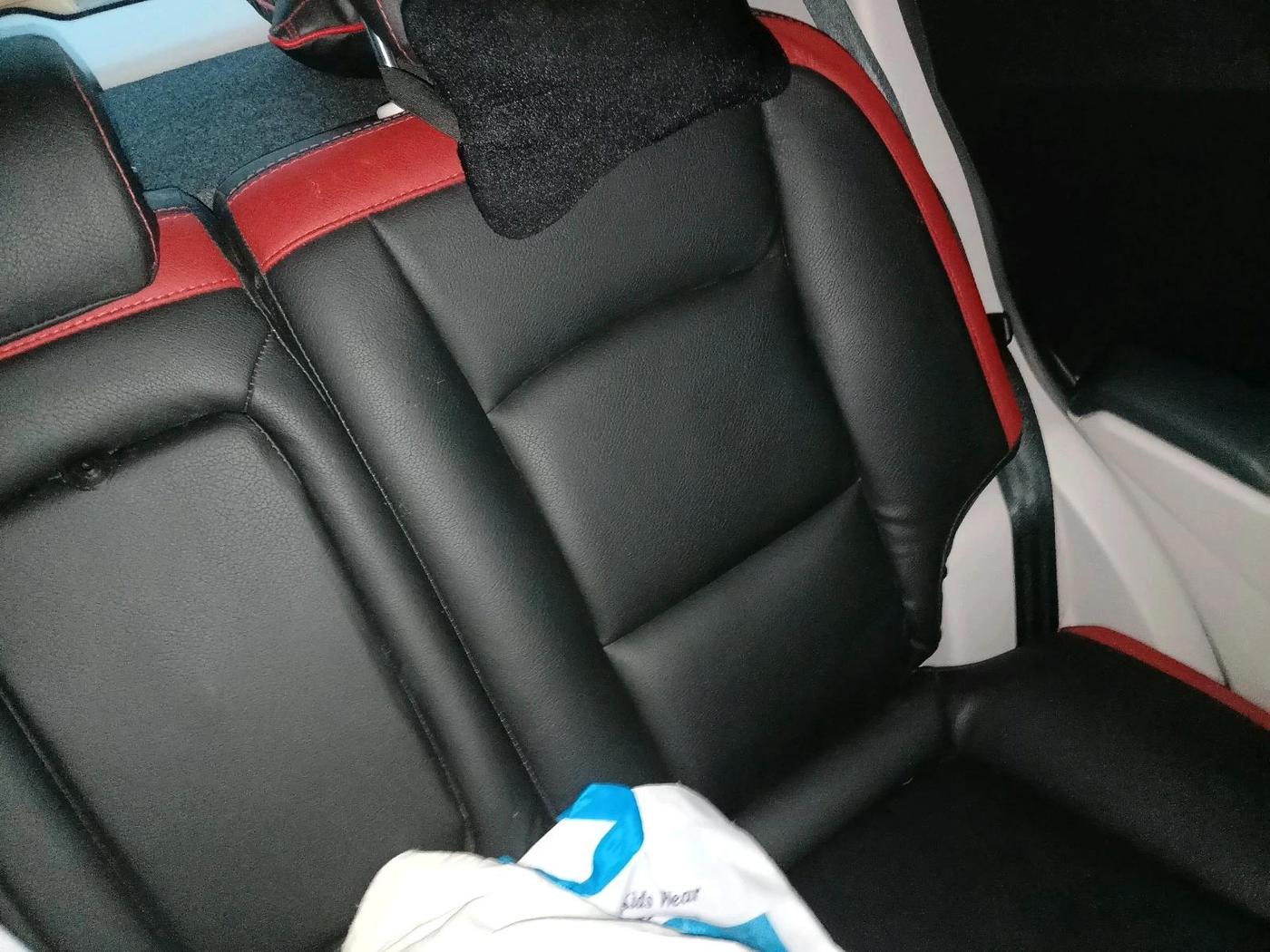 2023 Mahindra XUV300 W8 (O) 1.2 PETROL AMT, Petrol, Automatic, 15,820 km, interior