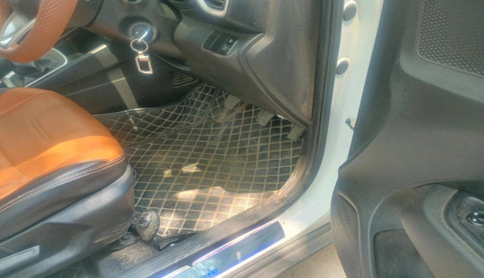 2022 Hyundai VENUE S+ 1.2, Petrol, Manual, 47,013 km, interior