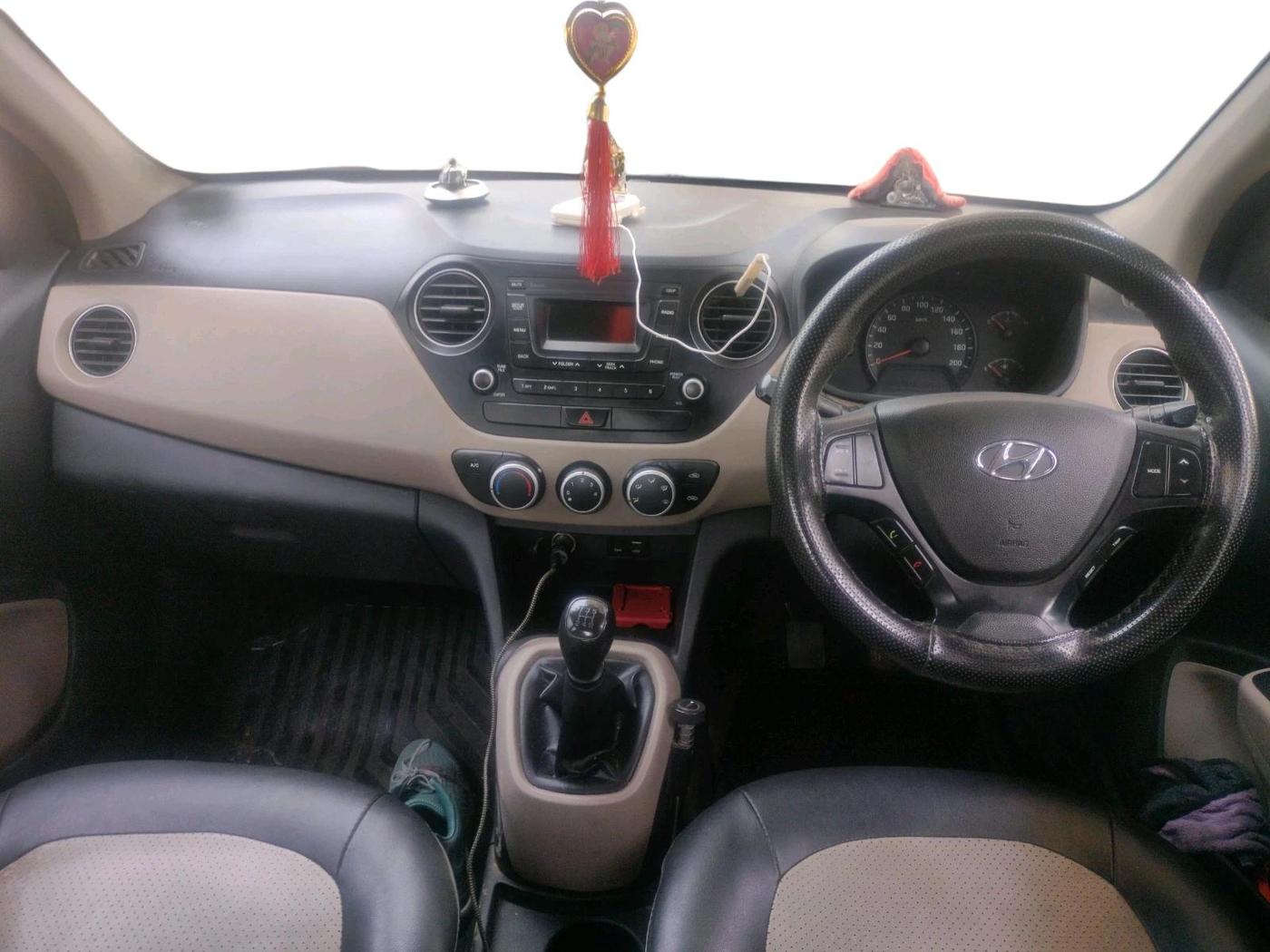 2018 Hyundai Xcent E+, CNG, Manual, 1,64,891 km, interior