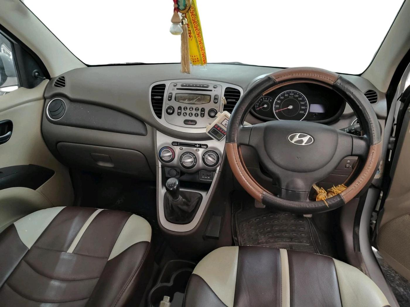 2014 Hyundai i10 SPORTZ 1.1, Petrol, Manual, 36,360 km, interior