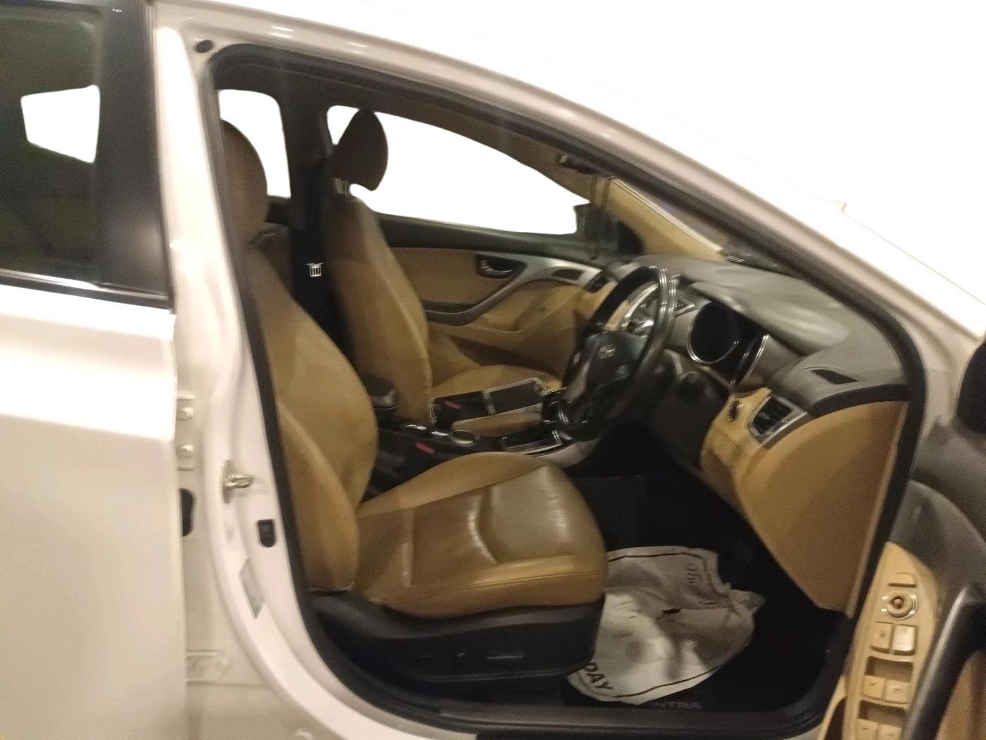 2013 Hyundai New Elantra 1.8 SX AT VTVT, Petrol, Automatic, 35,258 km, interior