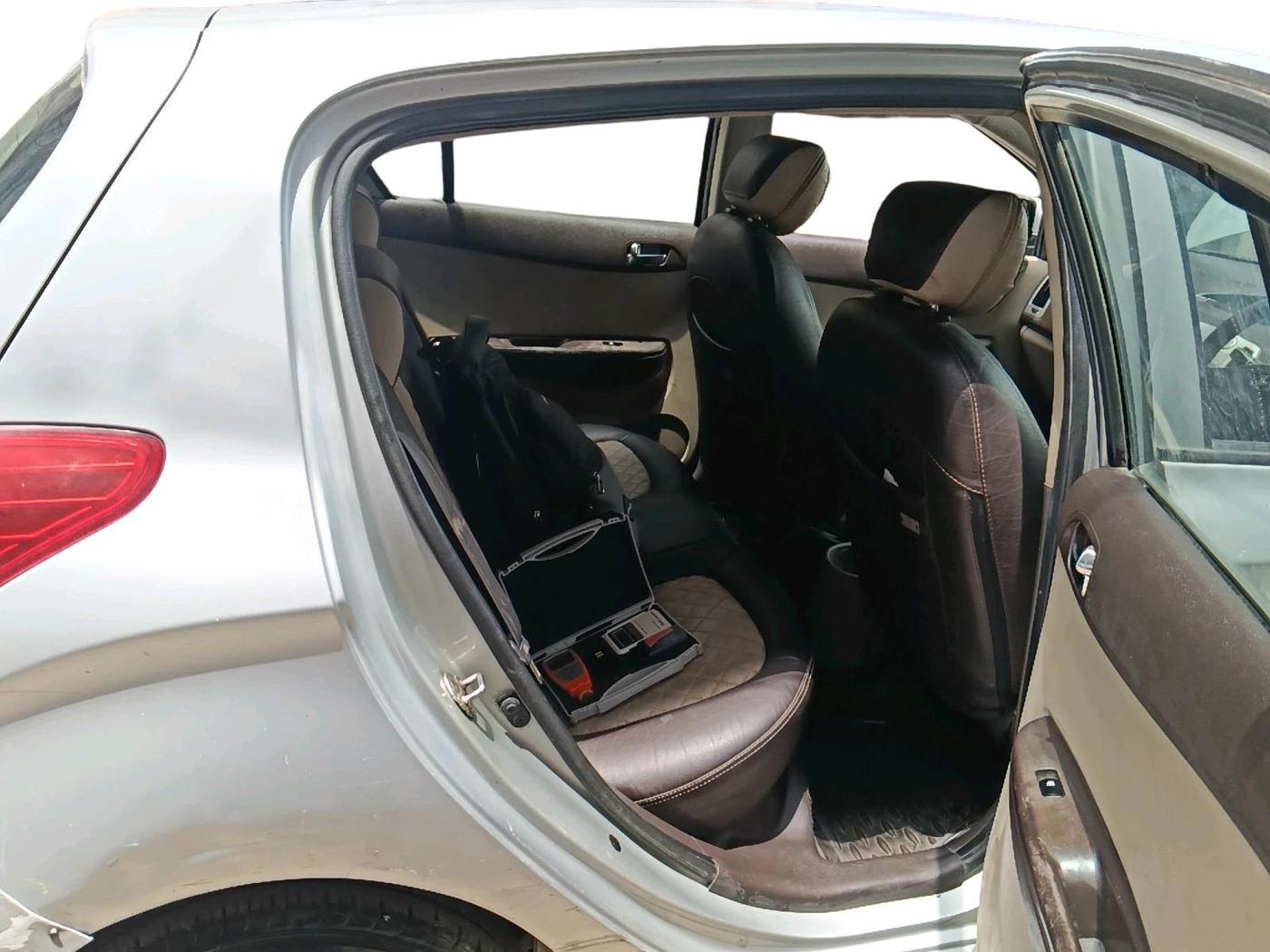 2011 Hyundai i20 MAGNA 1.2, Petrol, Manual, 91,748 km, interior